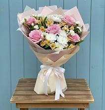 Букет цветов из:  Гвоздики, Орхидеи и Розы в Томузловском