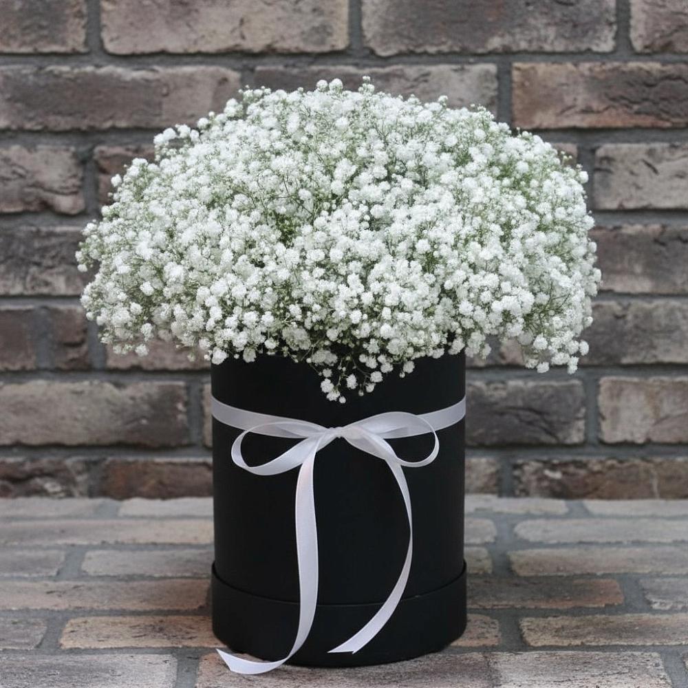 Цветочная композиция из Гипсофила в шляпной коробке в Томузловском