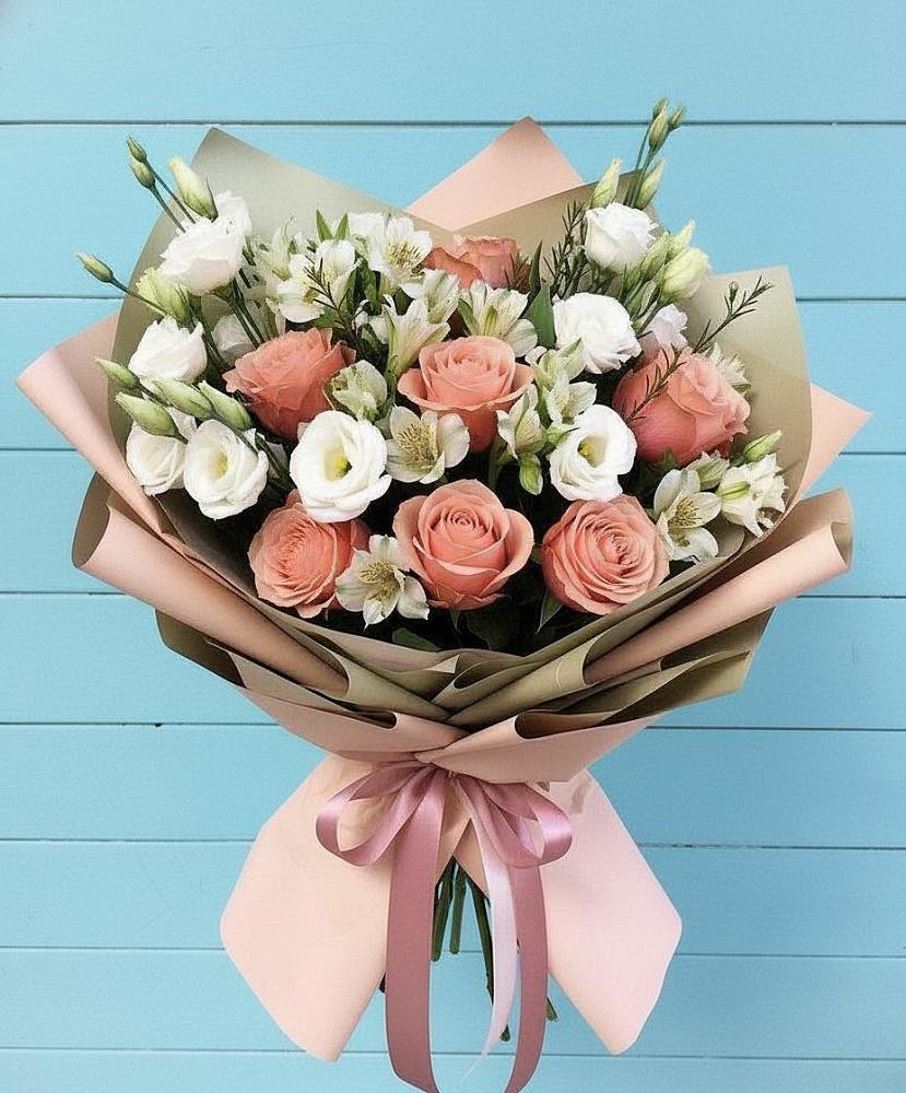 Букет цветов из: Розы, Альстромерии и Лизиантусы в Томузловском