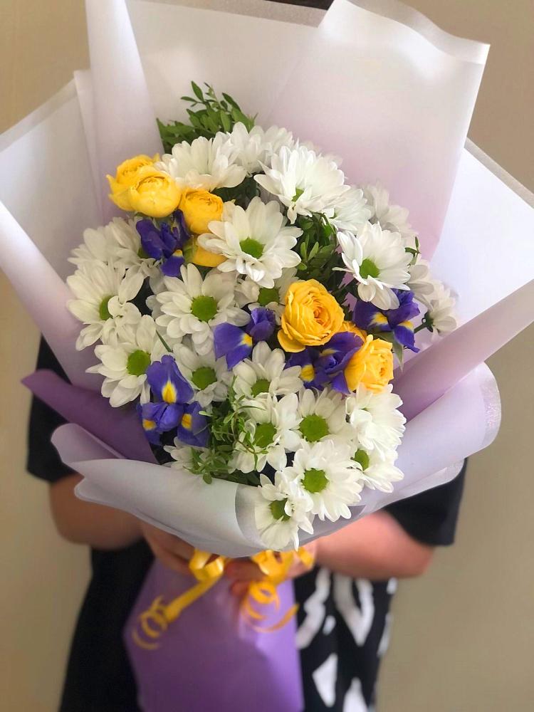 Букет цветов из: Ирисы, Хризантемы и Розы в Томузловском