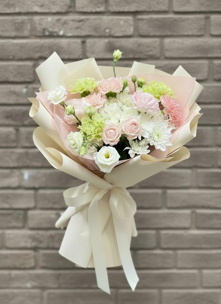 Букет цветов из: Гвоздики, Розы, Лизиантусы и Хризантемы в Томузловском