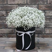Цветочная композиция из Гипсофила в шляпной коробке в Томузловском
